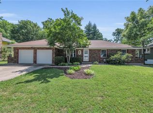 604 NE 2nd St, Blue Springs, MO 64014
