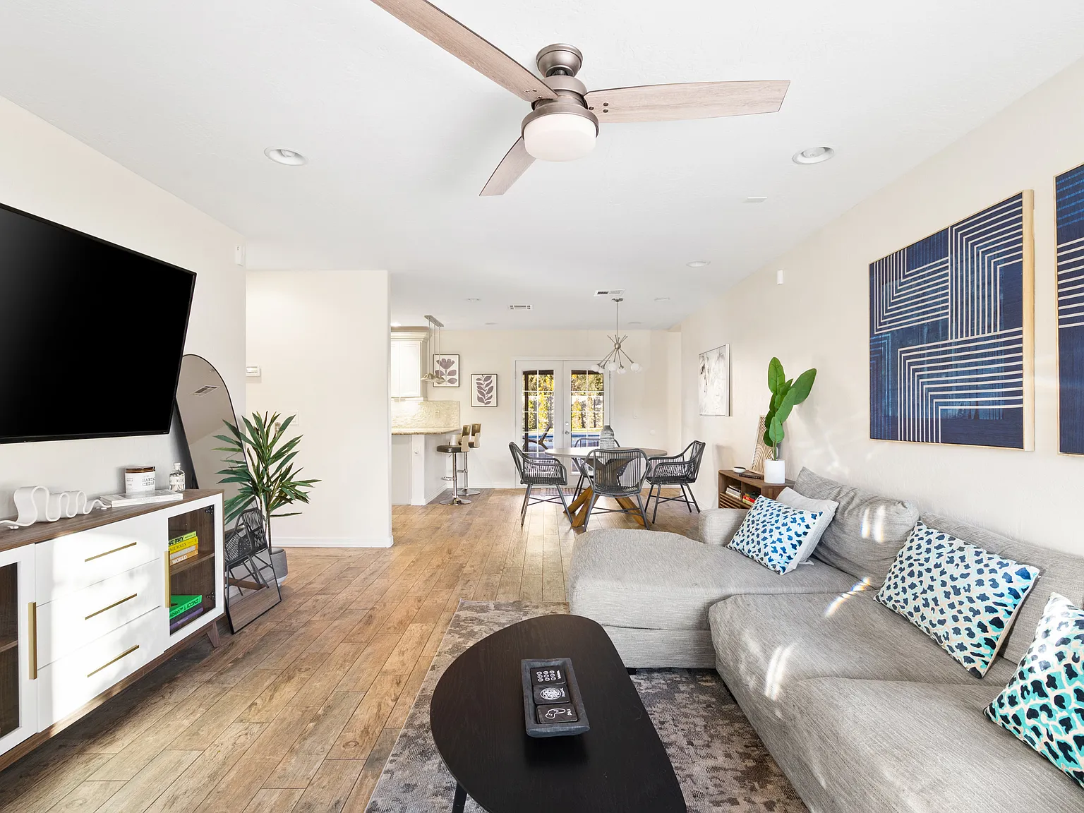 1716 W Berridge Ln — Photo 3