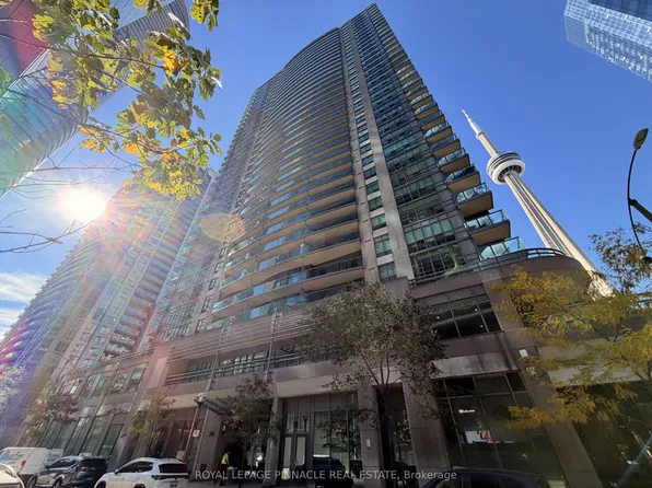 30 Grand Trunk Cres, Toronto, ON