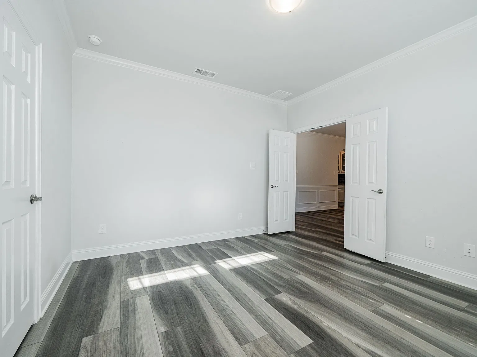 5 bed, 3927 sqft, $3,800 — Photo 4