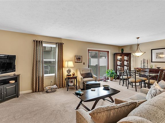 4th image of 428 Carters Grove Dr