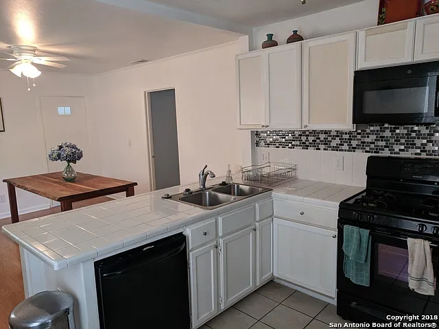 3 bed, 2.0 bath, 1520 sqft, $1,350 — Photo 2