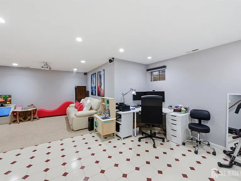 3 Dorchester Dr — Photo 28