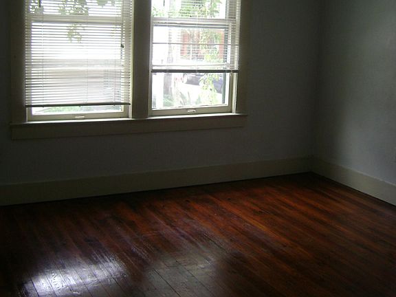 4th image of 303 NW 15th Ter