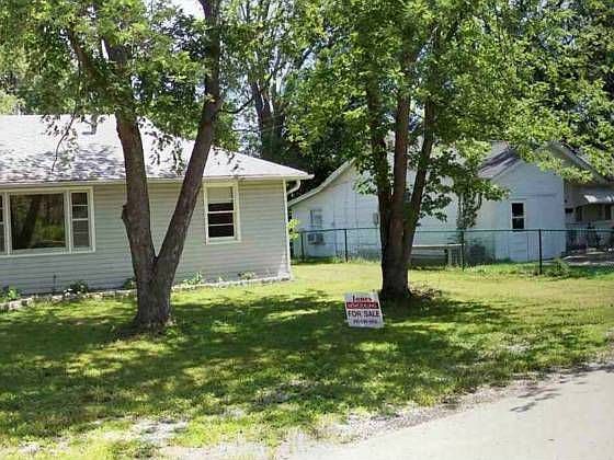 2nd image of 804 S 6th St