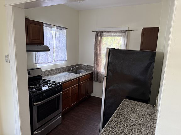 4th image of 2678 Menlo Ave #1
