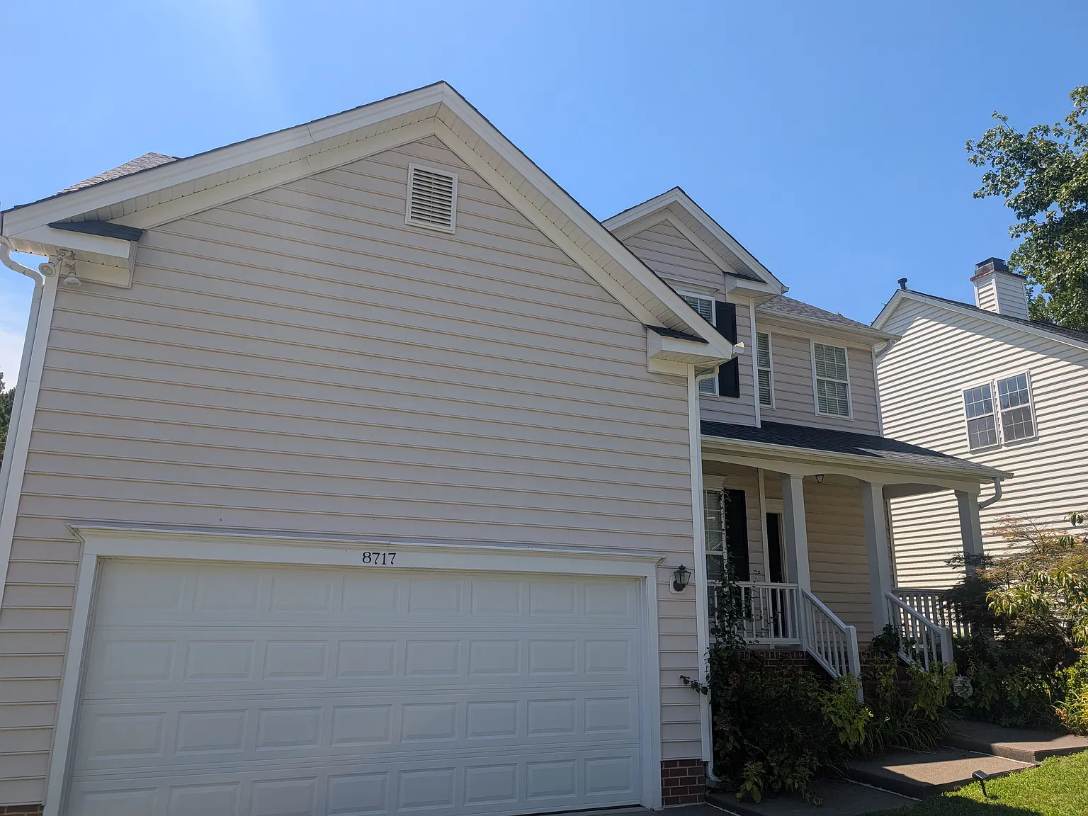 4 bed, 2.5 bath, 2035 sqft, $2,200 — Photo 2