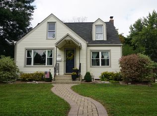 894 Greenview Ave, Des Plaines, IL 60016