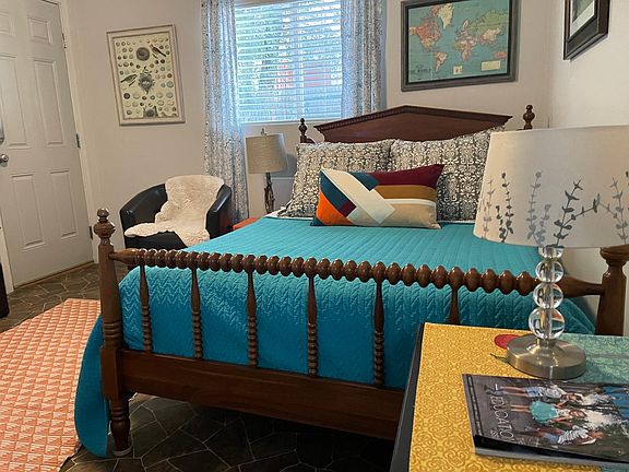 Cozy bedroom/sitting room