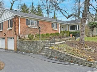 4 Walsh Ln, Cincinnati, OH 45208