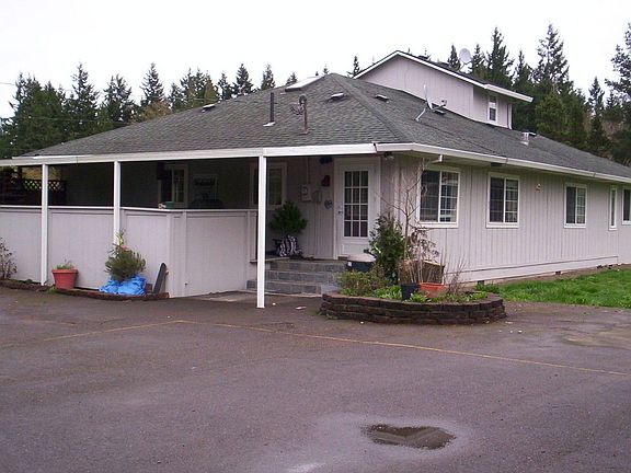 Room to park big rigs & toys