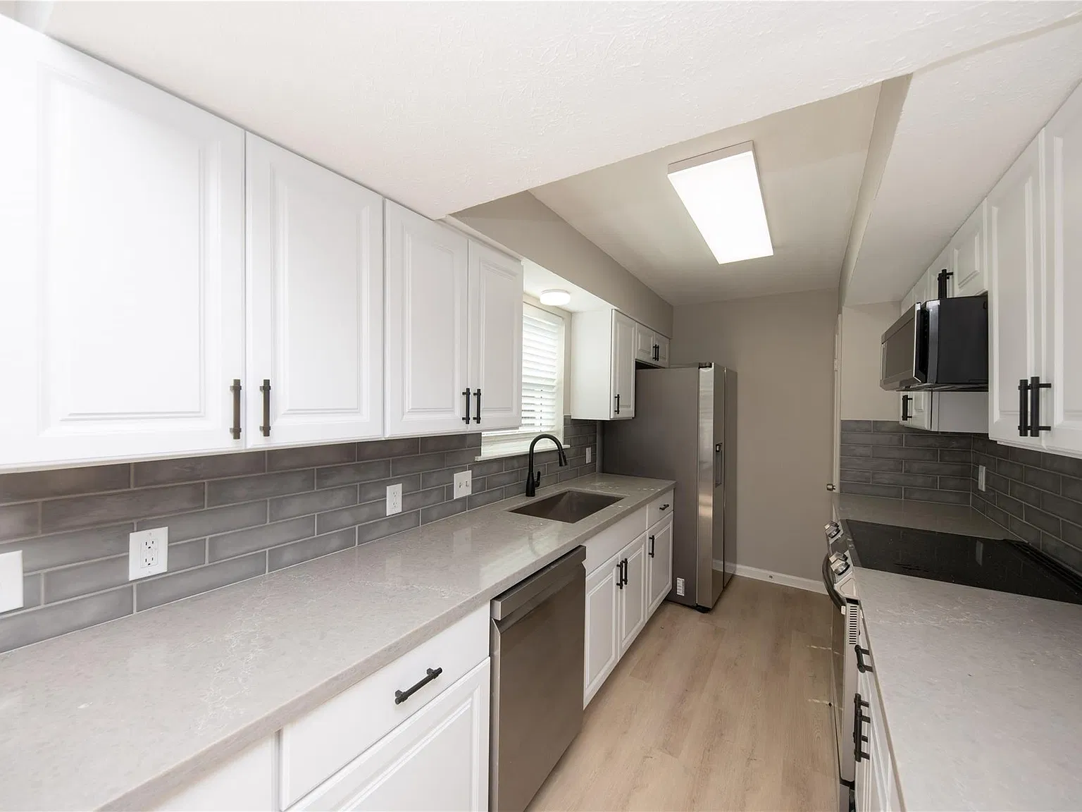 3 bed, 2.5 bath, 1664 sqft, $1,950 — Photo 4