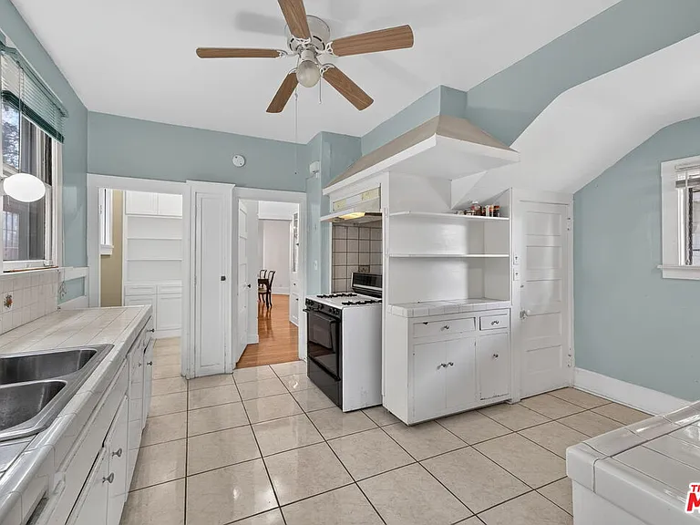 2215 W 21st St — Photo 26