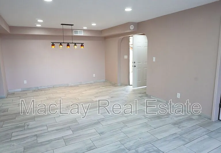 10444 N 69th St #107 — Photo 13