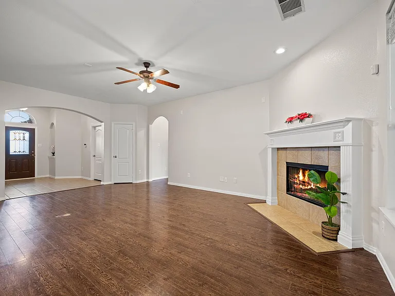 14710 Crystal Lake Dr — Photo 7