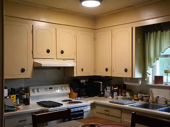 4th image of 1206 S Lake St
