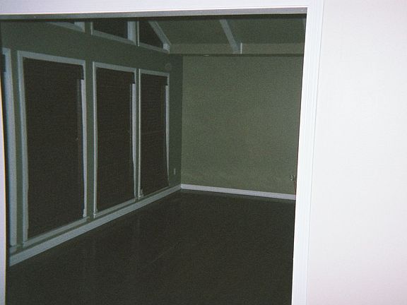 Living Rm w/Vaulted Ceiling