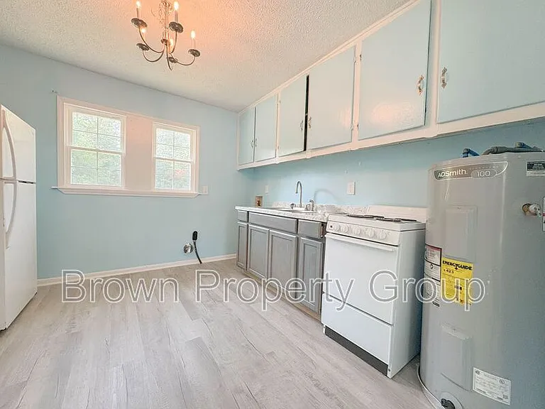 1547 Center St — Photo 4