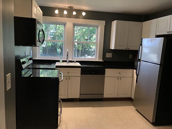 3rd image of 19 Oak St