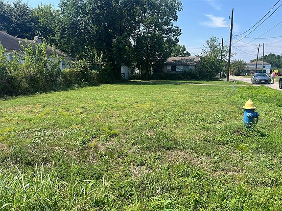 3rd image of 3620 Farmer St