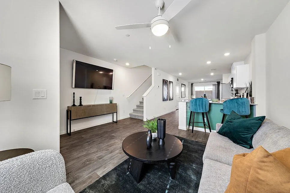 2 bed, 1161 sqft, $1,800 — Photo 3