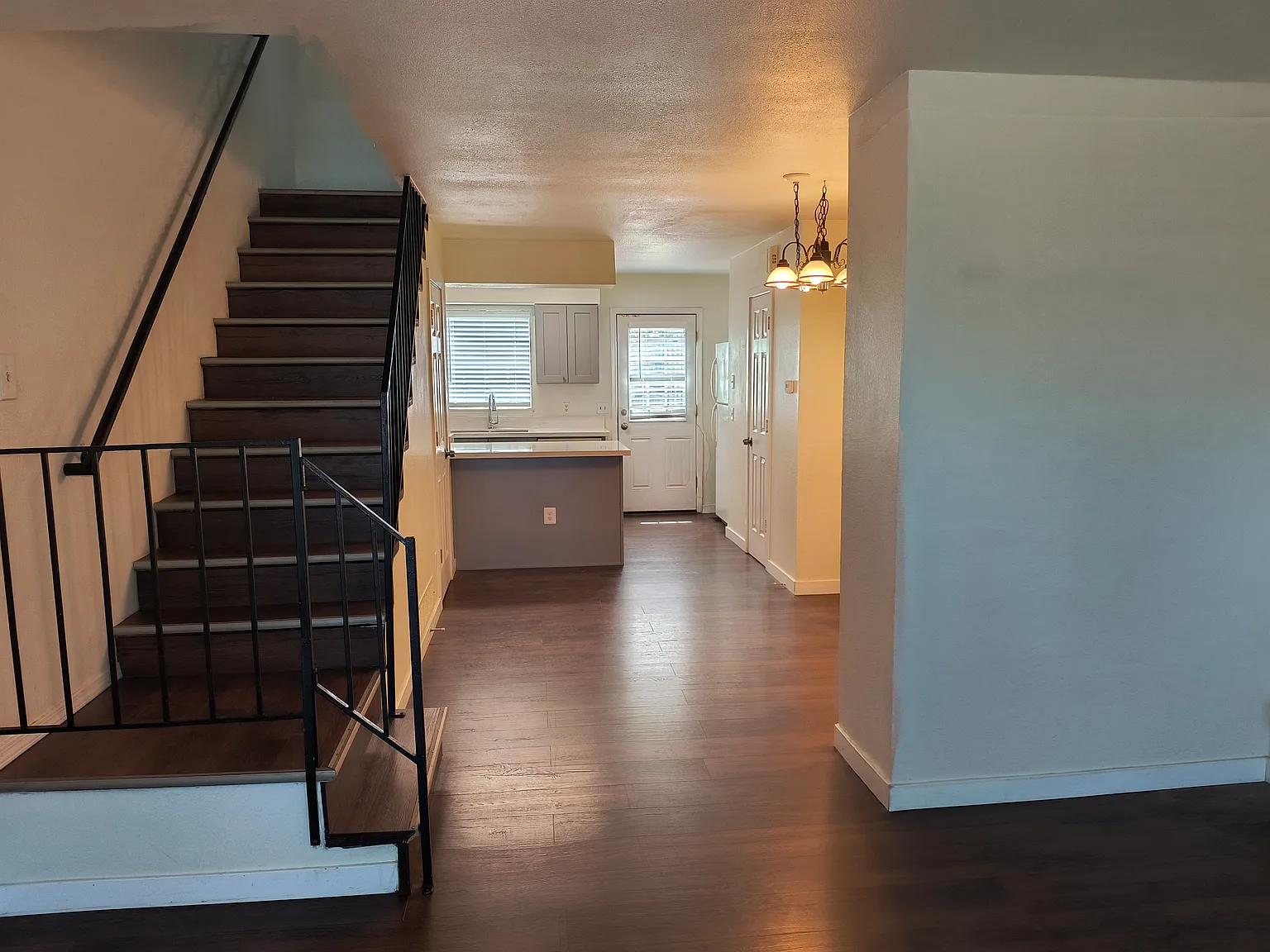 2 bed, 1.5 bath, 1036 sqft, $1,850 — Photo 3