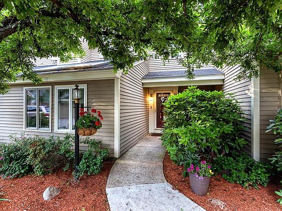 3rd image of 68 Brickett Hill Cir