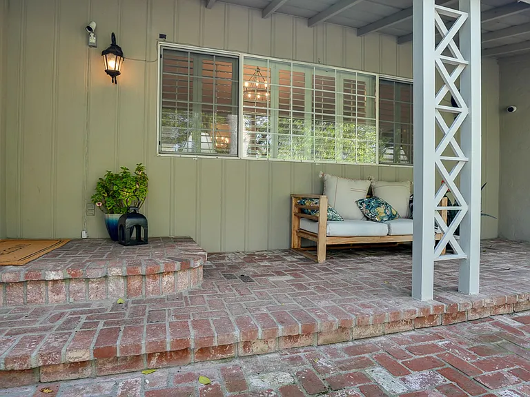 13360 Magnolia Blvd — Photo 8