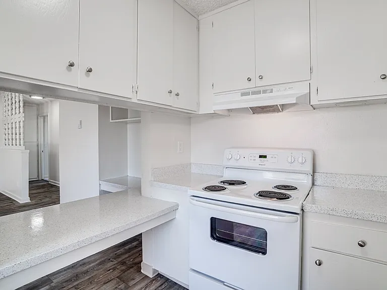 Oak Valley Apartments — Photo 44
