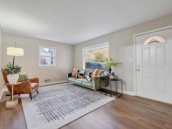 3rd image of 710 Crystal Dr