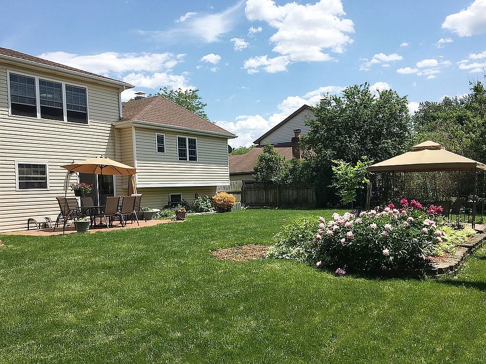 2nd image of 992 S Chippendale Dr