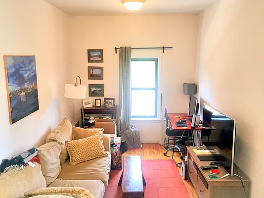 Rented by Rapid Realty Cobble Hill | media 37