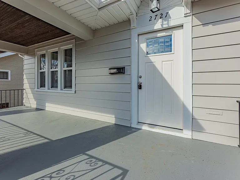 2727 Austin Ave — Photo 2