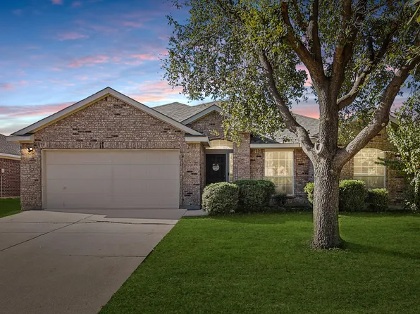 921 Sherry Ln, Saginaw, TX 76179