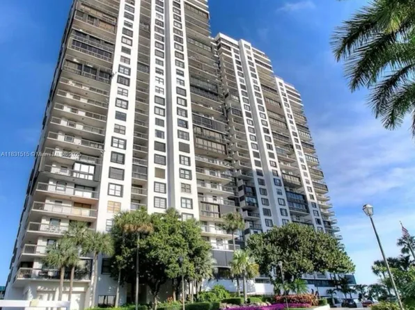 2333 Brickell Ave APT 901, Miami, FL 33129