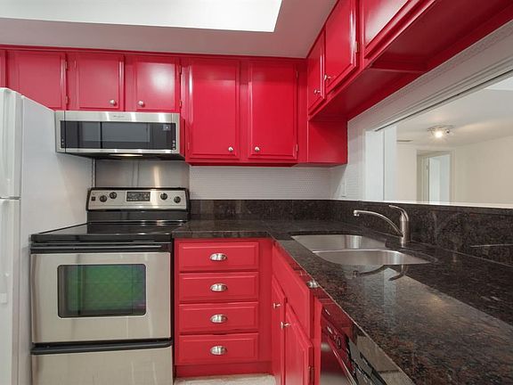 5th image of 3614 Montrose Blvd Unit 302