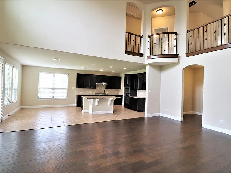 1156 Roma Dr — Photo 5