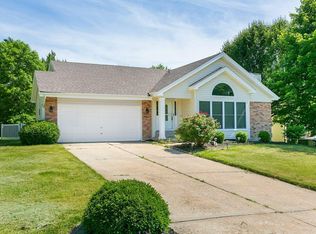 16 Running Waters Ct, Saint Charles, MO