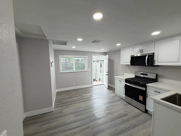 3811 15th Ave #1/2 — Photo 7