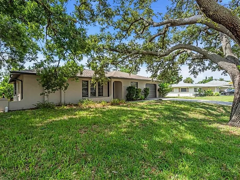 331 Burke Rd — Photo 3