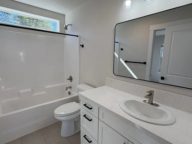 1166 Woodrow Ln — Photo 10
