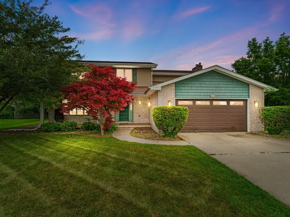 9807 Ivy Ln, Munster, IN 46321