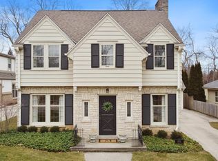 6250 N Bay Ridge Ave, Whitefish Bay, WI 53217