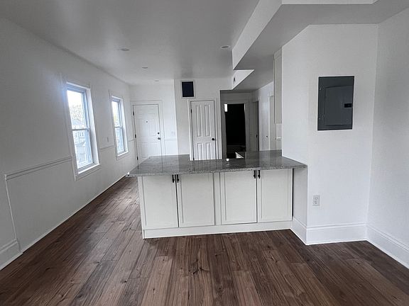 3rd image of 19 Reeves St #2