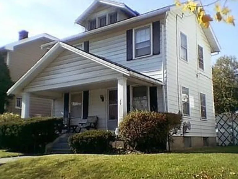 37 S Moss Ave — Photo 1