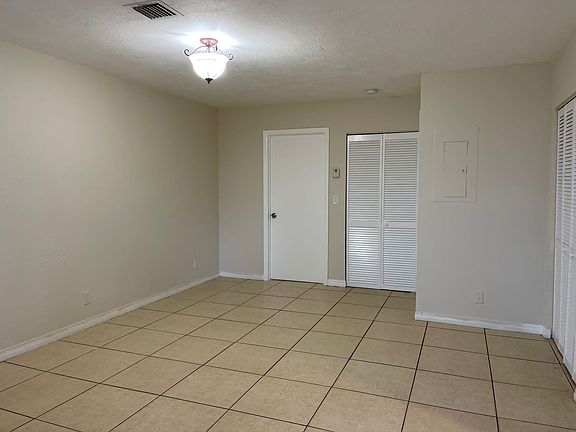 3rd image of 2723 SW 15th Ave #1