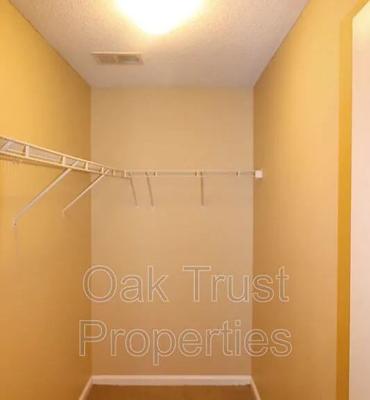 538 Holiday Dr — Photo 14