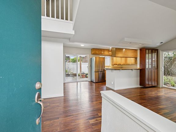 3rd image of 2412 Lakeview Drive