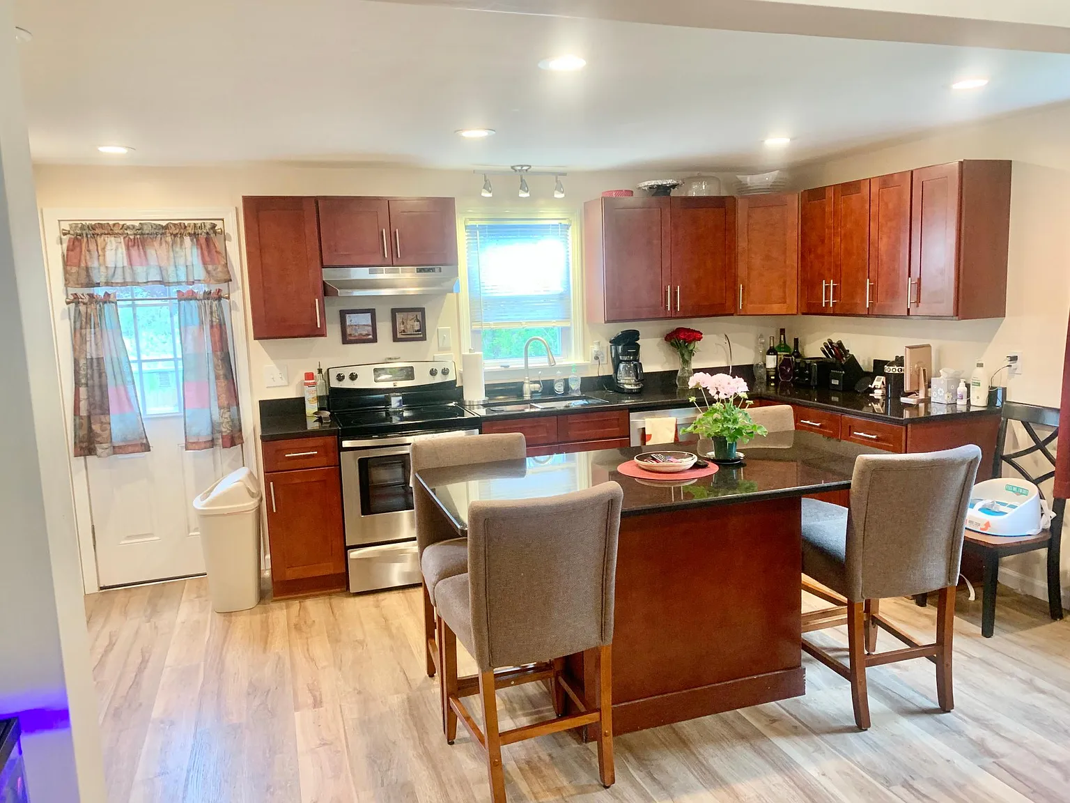 77 Moseley Ave — Photo 4
