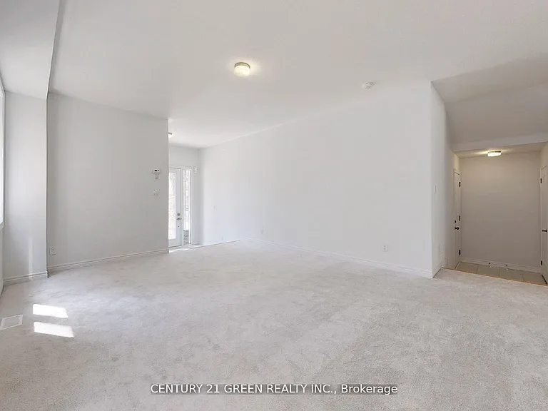 1000 Andrew Murdoch St — Photo 7